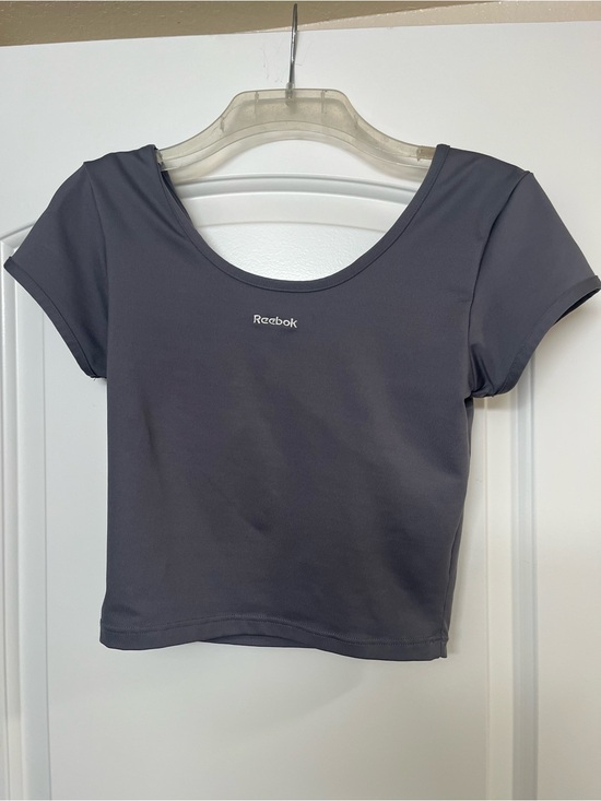 Tops - Reebok Gray Short Sleeve Crop‎ Top Size Medium